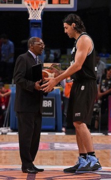 Luis Scola: “Manu no tuvo nada que ver. Me gusta tener a mi amigo cerca pero el mérito es de los chicos que consiguieron el pasaje a Río”.