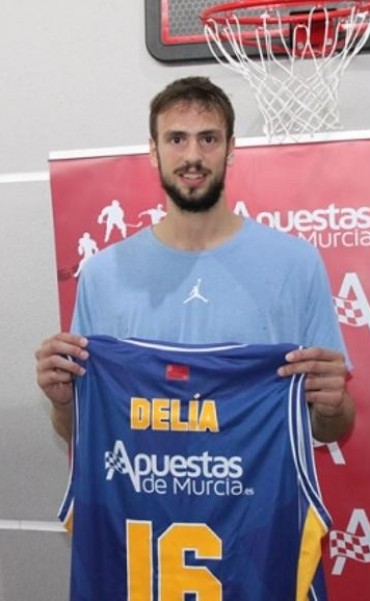 Marcos Delía fue presentado como nuevo jugador de Murcia y ya entrena en España