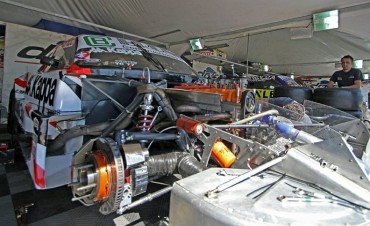 Trabajan en el auto de Juan Martín Bruno