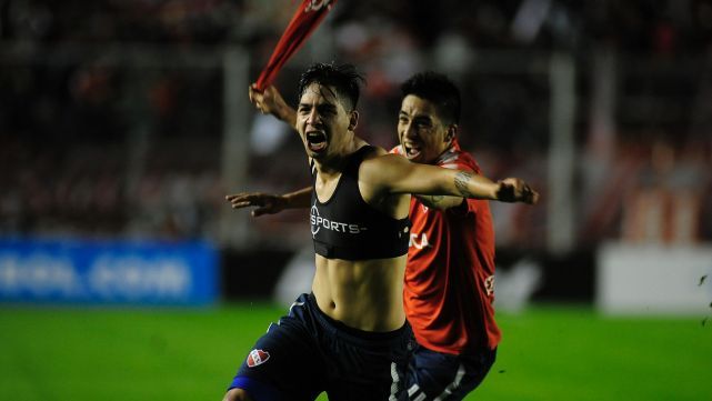 En un partido para el infarto, el Rojo ganó y pasó a cuartos