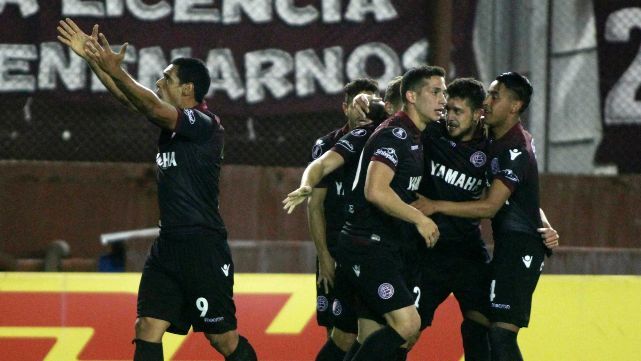 Lanús jugará con River tras eliminar al Ciclón por penales