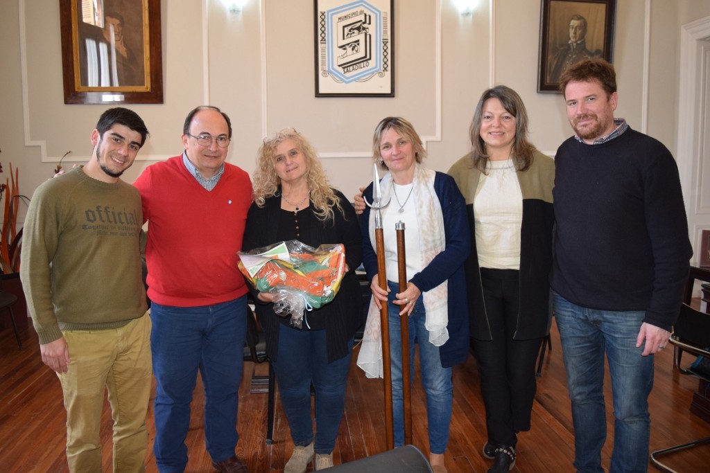 Entrega de bandera al Centro de Formación Profesional N° 402 