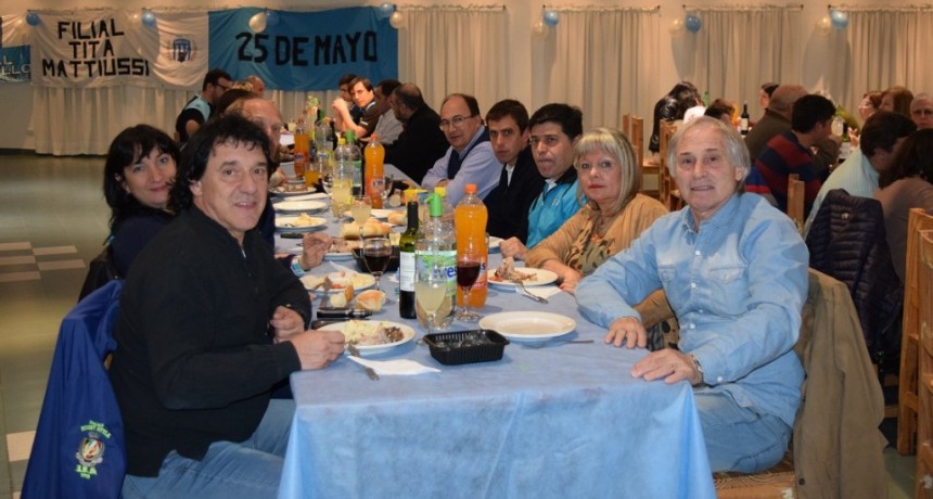 Salomón presente en el aniversario de la Peña de Racing