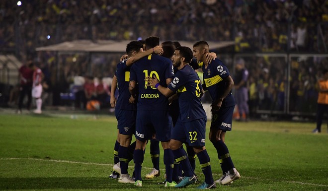 Bombita de Tevez para Pratto luego de la victoria ante San Martín