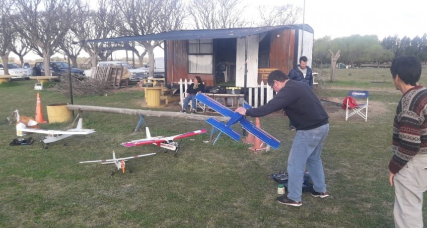 Hubo actividad de Aeromodelismo en el Saladillo Autom&oacute;vil club