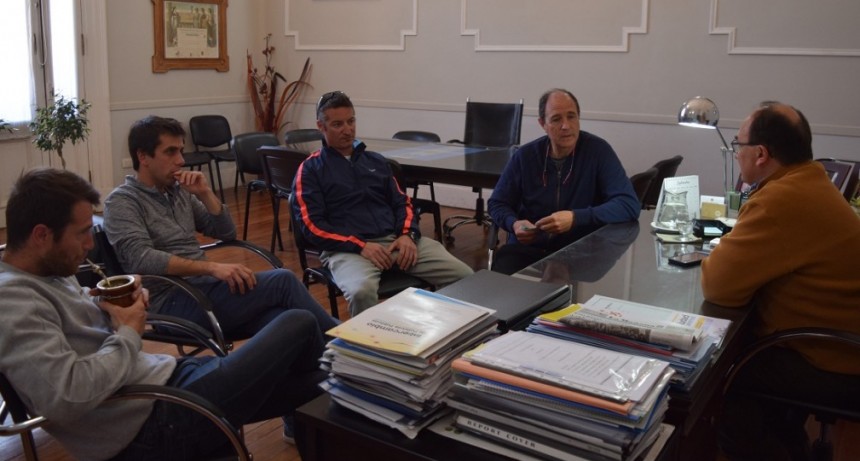 Salomón recibió a integrantes del club Aeromodelista Saladillo