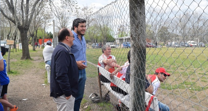 Salomón observó partido de semifinales del Torneo de Veteranos en Alvarez de Toledo