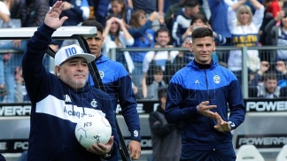 Maradona tendrá el domingo su segundo partido como DT en el Bosque