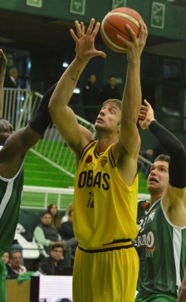 Obras Basket venció a Ferro en el Etchart con 13 de Marcos Delía
