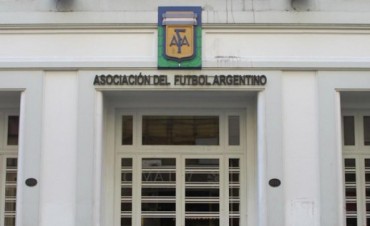 Otro escándalo en AFA: insultos y pelea entre dos dirigentes 6 / 17