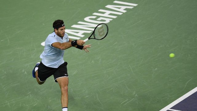 Del Potro guape&oacute; con la mu&ntilde;eca vendada y cay&oacute; con Federer