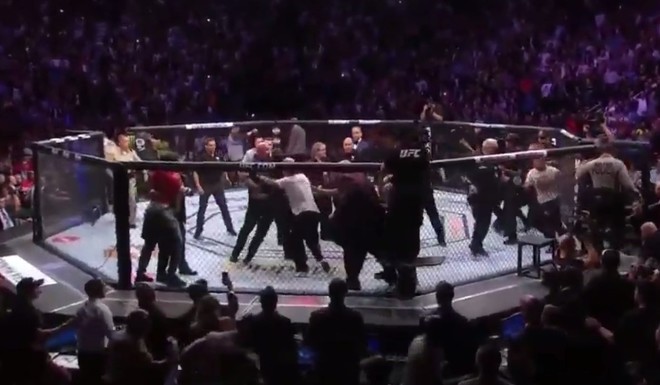 ¡Batalla campal en la UFC!