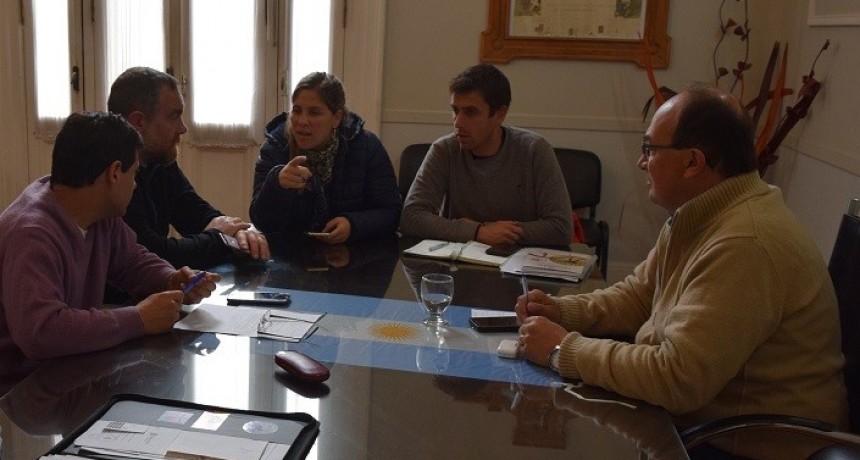 Salom&oacute;n con directivos del Saladillo Rugby Club