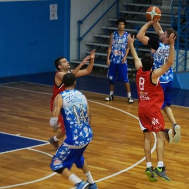Racing le ganó a Ciudad 94/78 en la primera final del Clausura