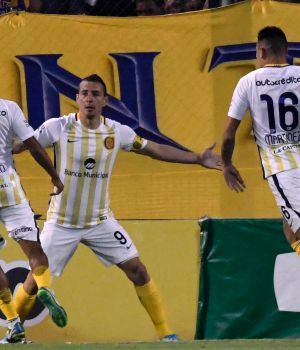 Central madrugó de un cabezazo a Boca