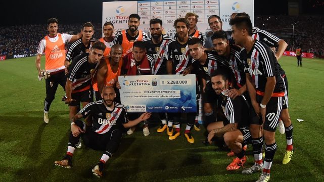 River recuperó la memoria, goleó al Gallo y es finalista