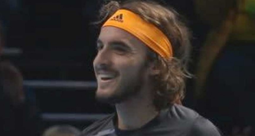 Tsitsipas venci&oacute; a Federer en Londres