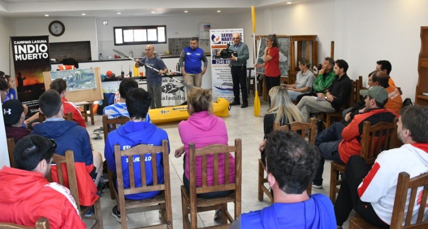 En la sede del Club de Pesca: JORNADA DE CLÍNICA DE REMO