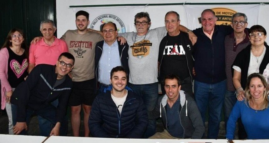 Grupo de Motos Antiguas realizó cena evaluativa con funcionarios