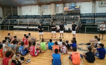 Cuerpo t&eacute;cnico de San Lorenzo de Almagro dicto cl&iacute;nica de B&aacute;squet