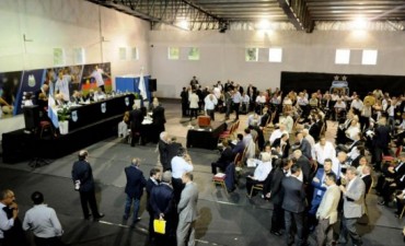 Papelón en las elecciones en la AFA: 75 asambleístas... 76 votos