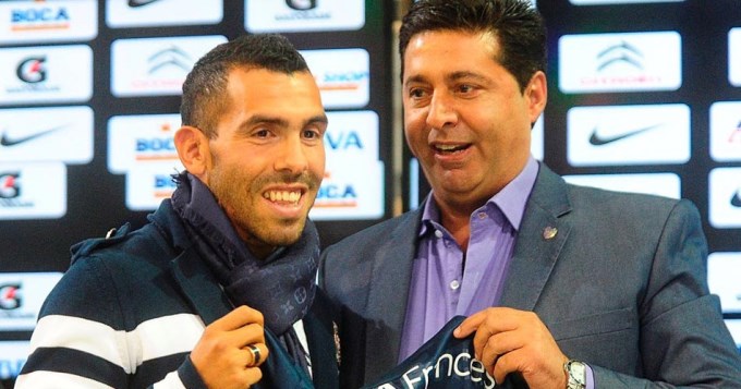 Angelici tuiteó sobre Carlitos y los hinchas estallaron