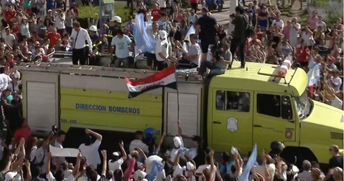 Azul recibió a Delbonis con bombos y platillos