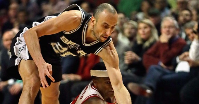 Gran aporte de Manu para la victoria de los Spurs 