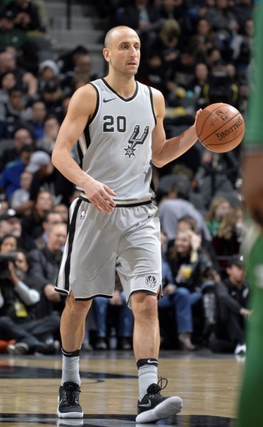 Lo hizo de nuevo: Manu Gin&oacute;bili meti&oacute; el triple ganador de los Spurs 
