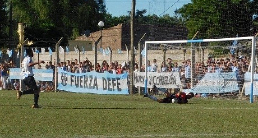 Primera final: Defensores 1 - Argentino 1