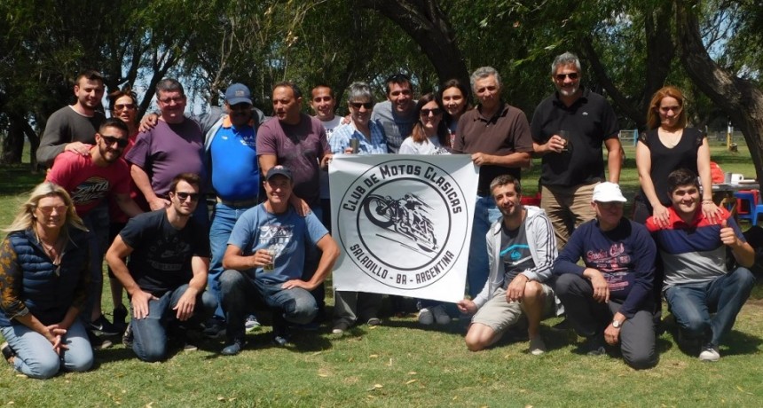 Club de Motos Clásicas y Antiguas despidió el año en el Automóvil club 