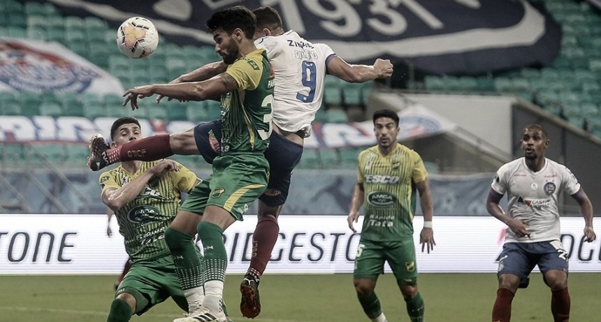 Defensa alcanz&oacute; justo &eacute;xito ante Bah&iacute;a en un controvertido juego por acci&oacute;n del VAR