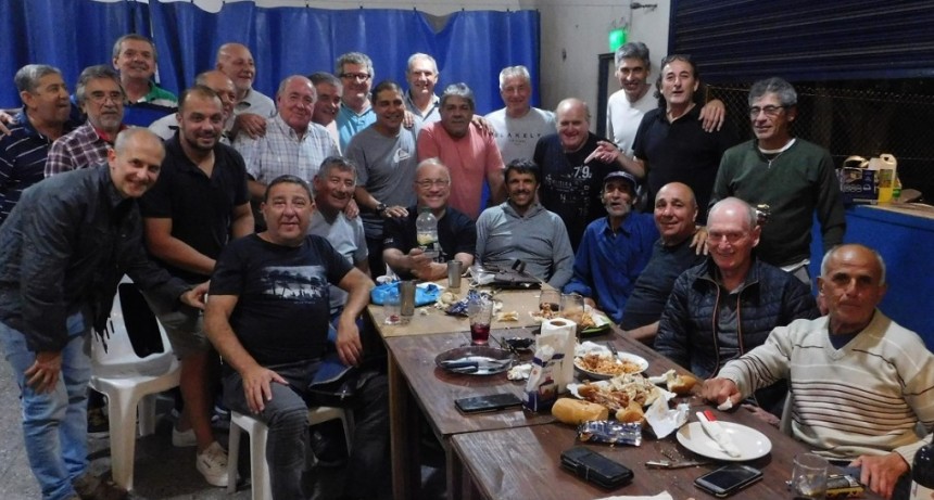 Fútbol: Reunión y cena de la familia argentinista 